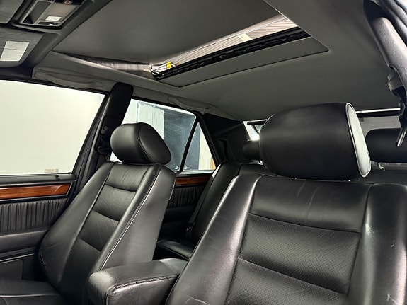 Mercedes-Benz E320 10 of 17
