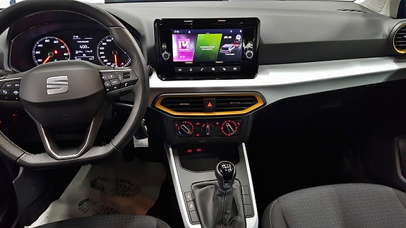 Seat Arona 15 of 24