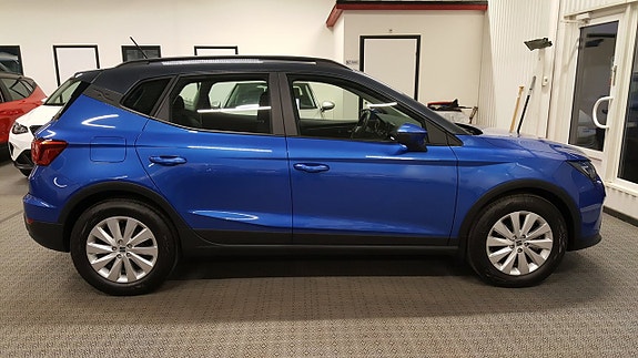 Seat Arona 8 of 24