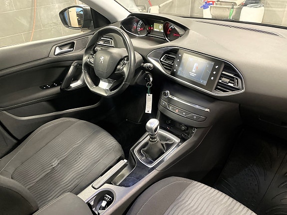 Peugeot 308 SW 14 of 15