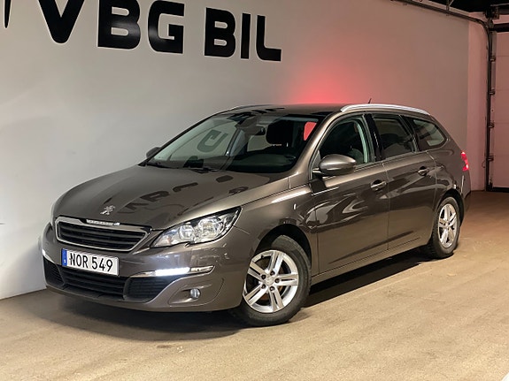 Peugeot 308 SW 2 of 5