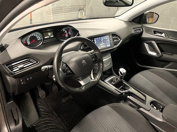 Peugeot 308 SW 10 of 15