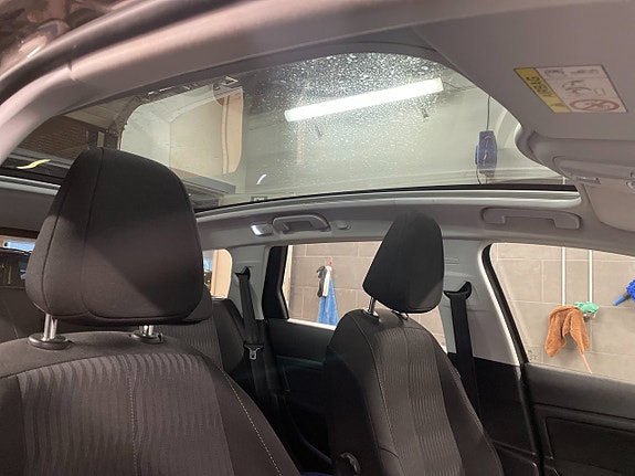 Peugeot 308 SW 15 of 15