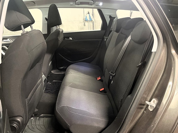 Peugeot 308 SW 11 of 15