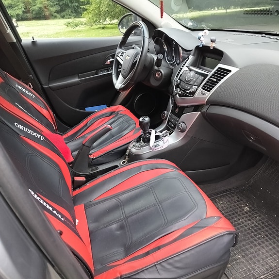 Chevrolet Cruze 3 of 6