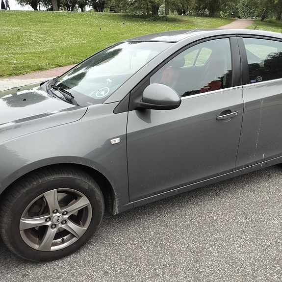 Chevrolet Cruze 5 of 6