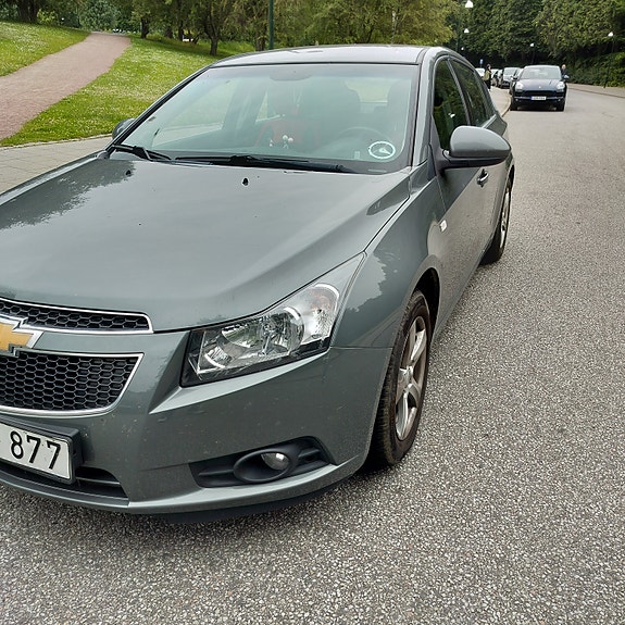 Chevrolet Cruze 4 of 6