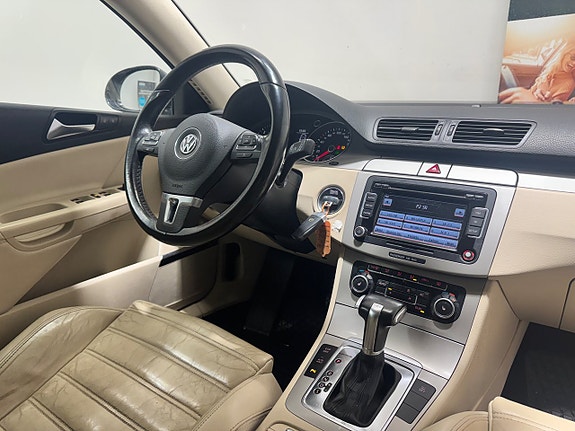 Volkswagen Passat 2 of 5