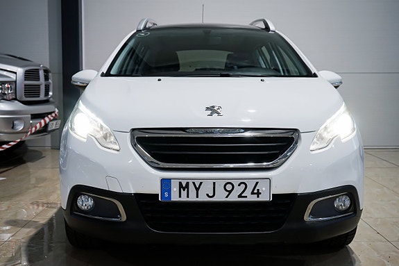 Peugeot 2008 2 of 5