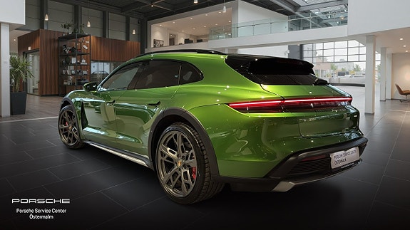 Porsche Taycan Cross Turismo 2 of 5