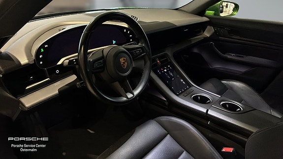 Porsche Taycan Cross Turismo 3 of 5
