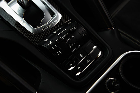 Porsche Cayenne GTS 21 of 27