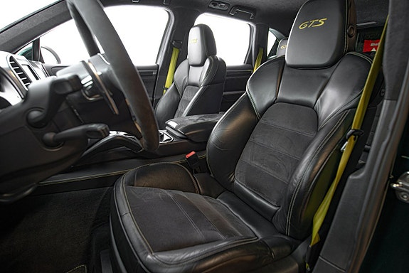 Porsche Cayenne GTS 13 of 27