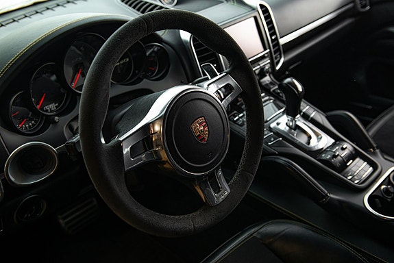 Porsche Cayenne GTS 23 of 27
