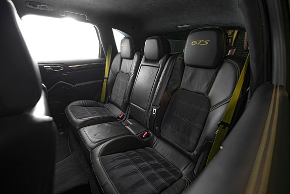 Porsche Cayenne GTS 14 of 27