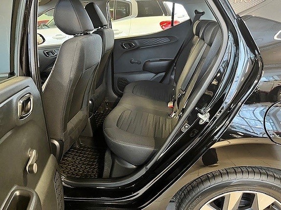 Hyundai i10 8 of 9