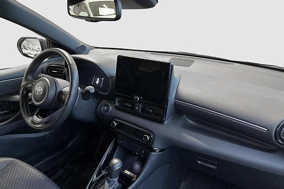 Toyota Yaris 8 of 13