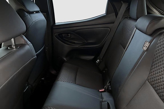 Toyota Yaris 9 of 13