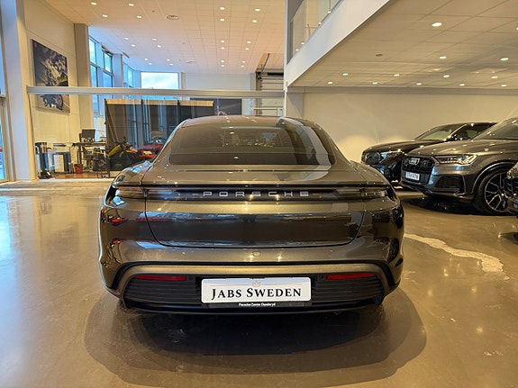 Porsche Taycan 4S 5 of 5