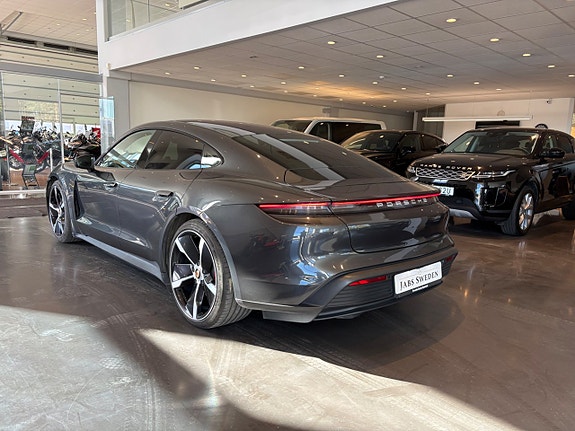Porsche Taycan 4S 3 of 5