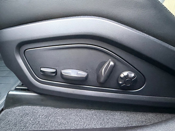 Porsche Taycan 4S 15 of 17