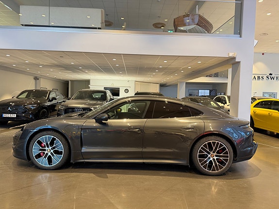 Porsche Taycan 4S 4 of 5