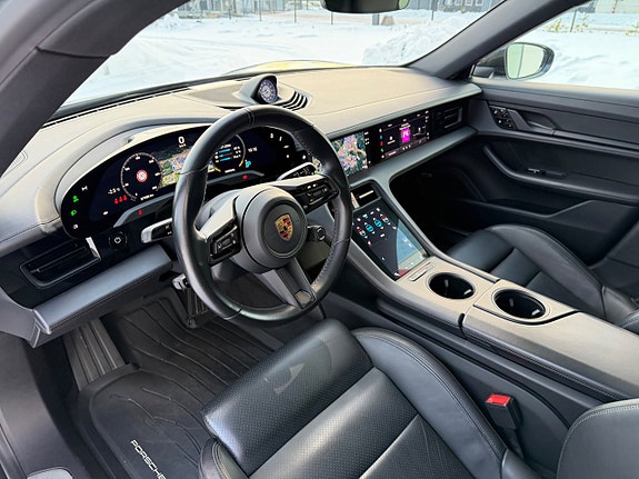 Porsche Taycan 4S 6 of 17