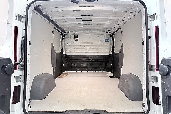 Renault Trafic 13 of 30
