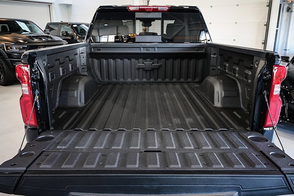 Chevrolet Silverado EV 7 of 30
