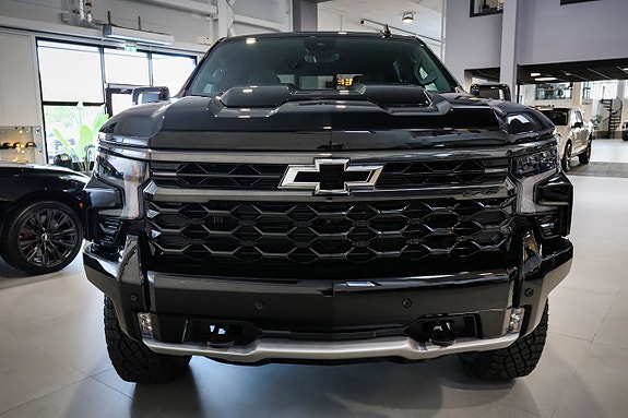 Chevrolet Silverado EV 2 of 30
