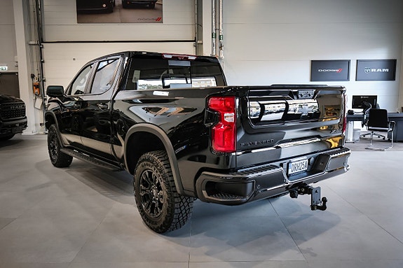 Chevrolet Silverado EV 3 of 30