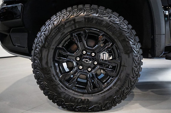 Chevrolet Silverado EV 10 of 30