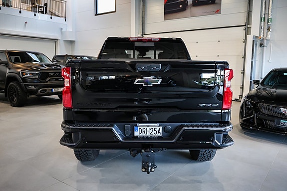 Chevrolet Silverado EV 6 of 30