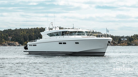 Delta 54 IPS | 3x Volvo Penta IPS600 26 of 30