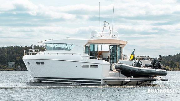 Delta 54 IPS | 3x Volvo Penta IPS600 23 of 30