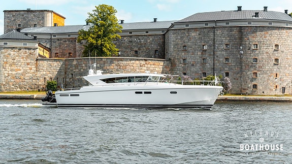 Delta 54 IPS | 3x Volvo Penta IPS600