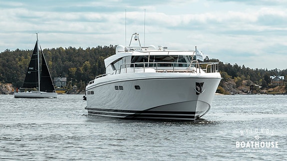 Delta 54 IPS | 3x Volvo Penta IPS600 21 of 30