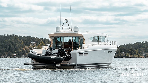 Delta 54 IPS | 3x Volvo Penta IPS600 15 of 30