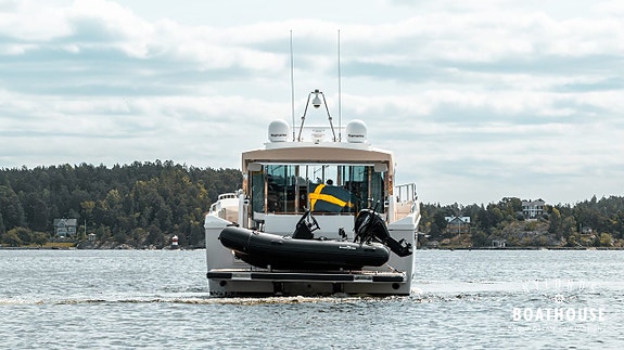 Delta 54 IPS | 3x Volvo Penta IPS600 16 of 30