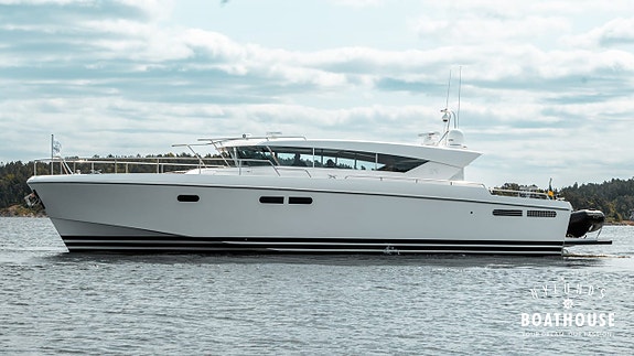 Delta 54 IPS | 3x Volvo Penta IPS600 24 of 30