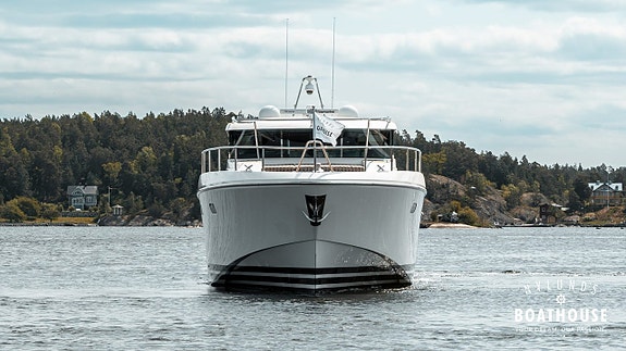 Delta 54 IPS | 3x Volvo Penta IPS600 19 of 30