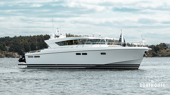 Delta 54 IPS | 3x Volvo Penta IPS600 25 of 30