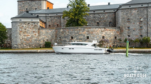 Delta 54 IPS | 3x Volvo Penta IPS600 7 of 30