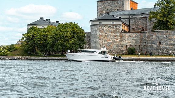 Delta 54 IPS | 3x Volvo Penta IPS600 13 of 30