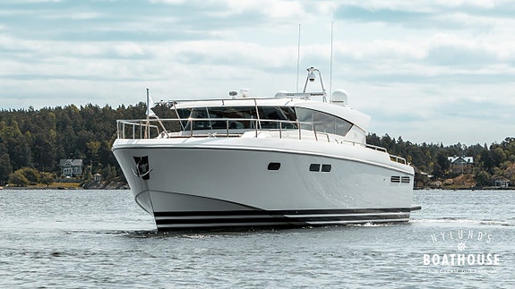Delta 54 IPS | 3x Volvo Penta IPS600 27 of 30