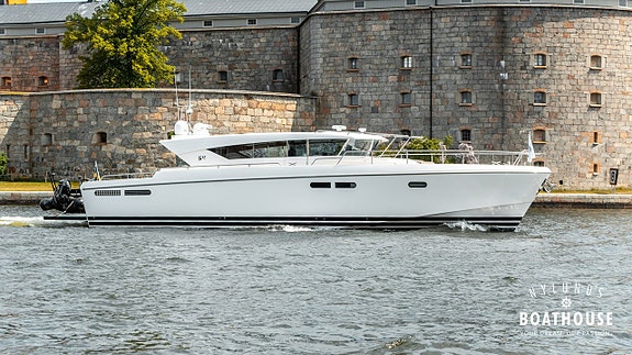 Delta 54 IPS | 3x Volvo Penta IPS600 9 of 30