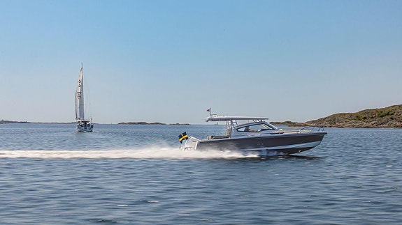 Nimbus W9 / T-Top / V10-350hk / 2026