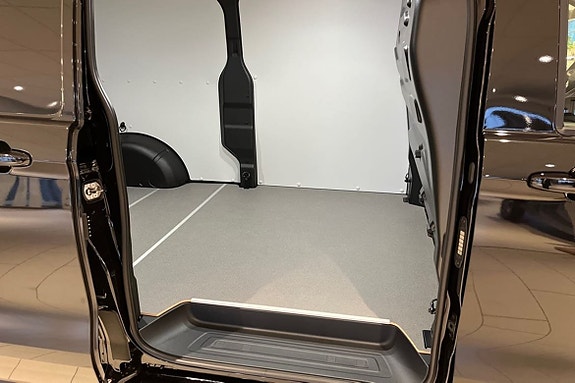 Volkswagen Transporter 10 of 16