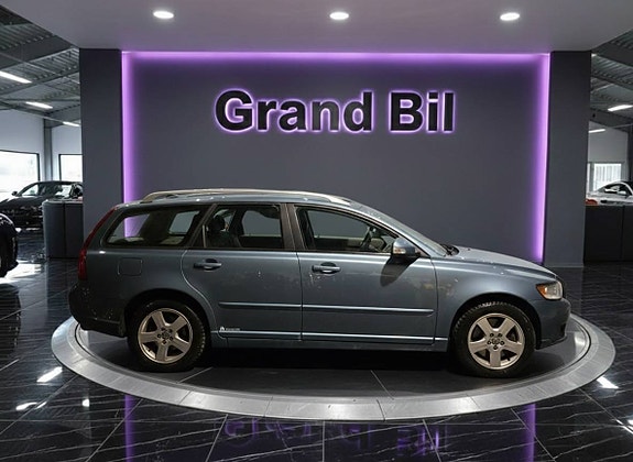 Volvo V50 3 of 5