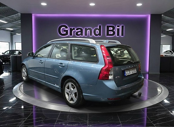 Volvo V50 4 of 5